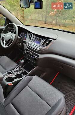 Внедорожник / Кроссовер Hyundai Tucson 2015 в 