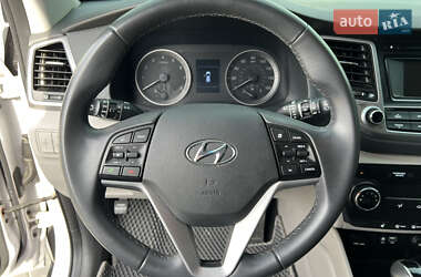 Внедорожник / Кроссовер Hyundai Tucson 2016 в 