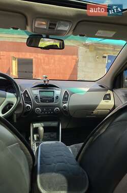 Внедорожник / Кроссовер Hyundai Tucson 2011 в 