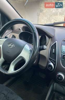 Внедорожник / Кроссовер Hyundai Tucson 2011 в 