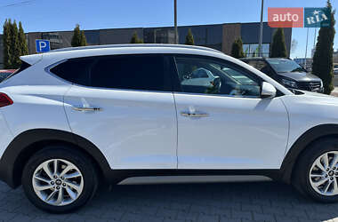 Внедорожник / Кроссовер Hyundai Tucson 2017 в 