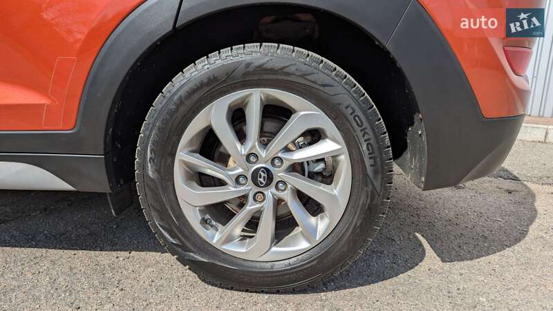 Позашляховик / Кросовер Hyundai Tucson 2016 в Харкові