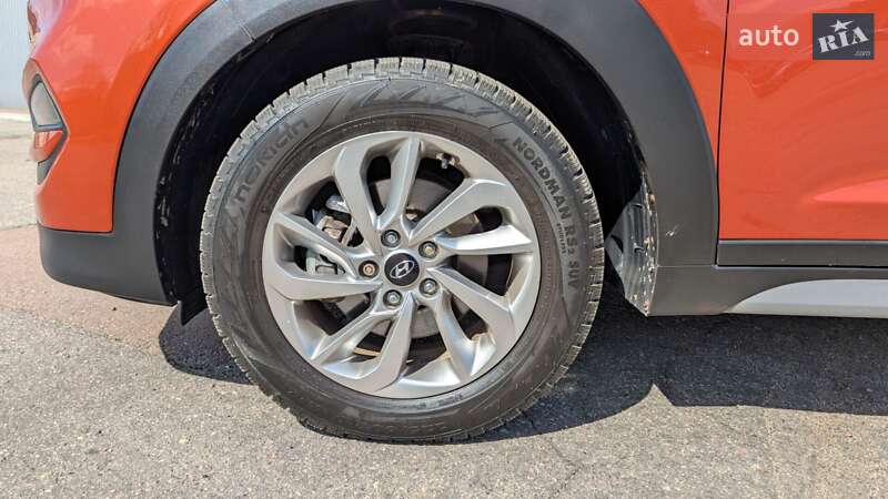 Позашляховик / Кросовер Hyundai Tucson 2016 в Харкові
