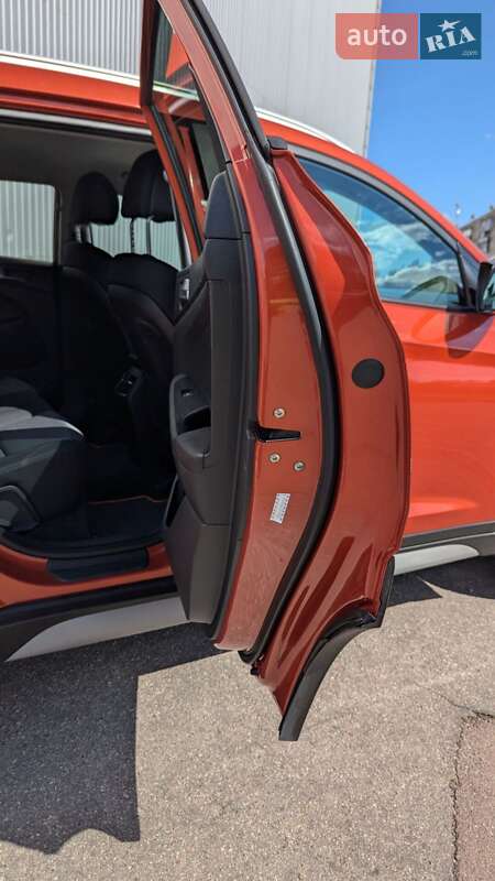 Позашляховик / Кросовер Hyundai Tucson 2016 в Харкові