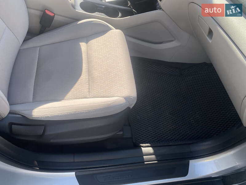 Позашляховик / Кросовер Hyundai Tucson 2016 в Одесі
