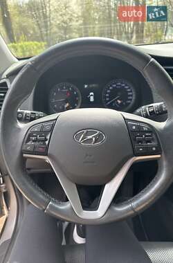 Позашляховик / Кросовер Hyundai Tucson 2017 в 