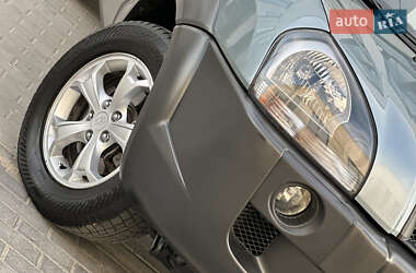 Внедорожник / Кроссовер Hyundai Tucson 2009 в 