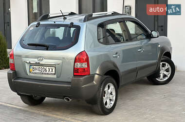 Внедорожник / Кроссовер Hyundai Tucson 2009 в 