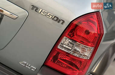Внедорожник / Кроссовер Hyundai Tucson 2009 в 