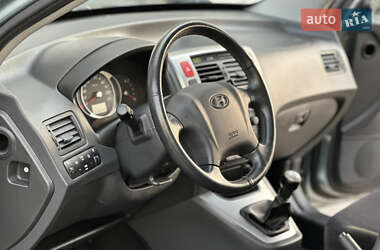 Внедорожник / Кроссовер Hyundai Tucson 2009 в 