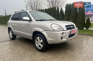 Внедорожник / Кроссовер Hyundai Tucson 2006 в 