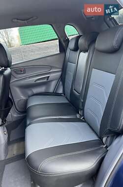 Внедорожник / Кроссовер Hyundai Tucson 2005 в 