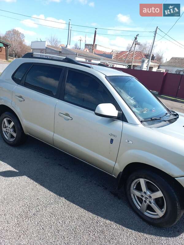 Позашляховик / Кросовер Hyundai Tucson 2007 в Озерному