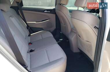 Позашляховик / Кросовер Hyundai Tucson 2016 в 