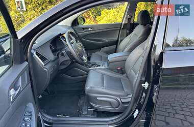 Позашляховик / Кросовер Hyundai Tucson 2016 в 