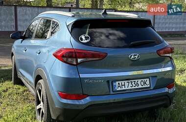 Внедорожник / Кроссовер Hyundai Tucson 2015 в 