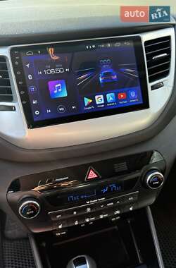 Внедорожник / Кроссовер Hyundai Tucson 2015 в 