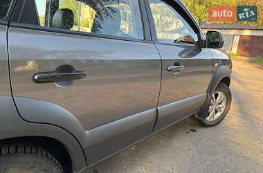 Внедорожник / Кроссовер Hyundai Tucson 2012 в 