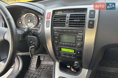 Внедорожник / Кроссовер Hyundai Tucson 2012 в 