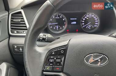 Позашляховик / Кросовер Hyundai Tucson 2016 в 