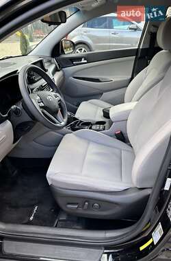 Позашляховик / Кросовер Hyundai Tucson 2021 в 