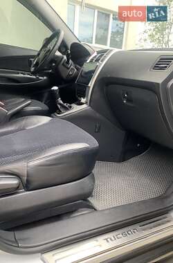 Внедорожник / Кроссовер Hyundai Tucson 2011 в 