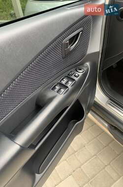 Внедорожник / Кроссовер Hyundai Tucson 2011 в 
