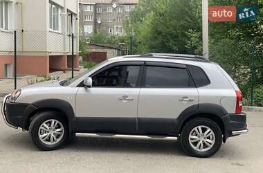 Внедорожник / Кроссовер Hyundai Tucson 2011 в 