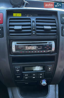 Позашляховик / Кросовер Hyundai Tucson 2005 в 