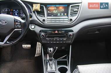 Позашляховик / Кросовер Hyundai Tucson 2015 в 