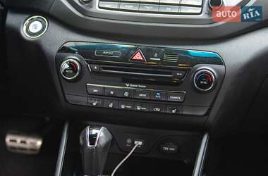 Позашляховик / Кросовер Hyundai Tucson 2015 в 
