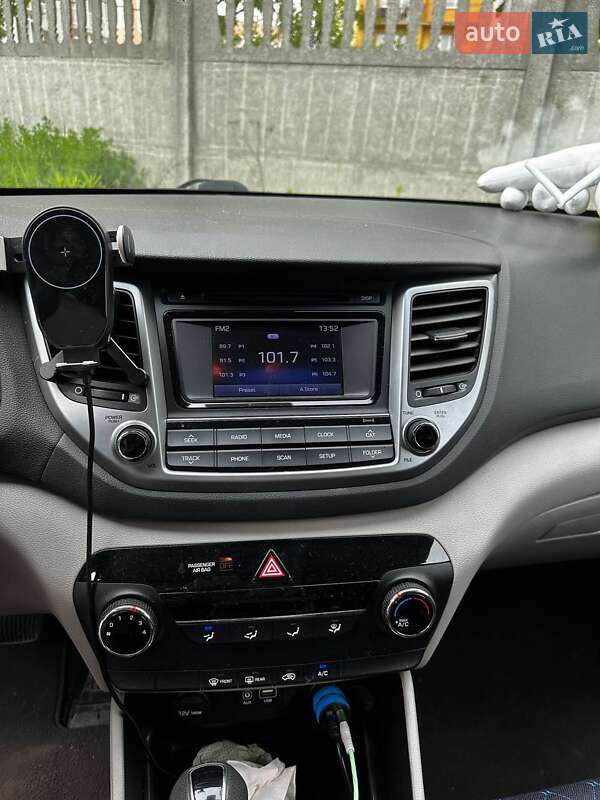 Позашляховик / Кросовер Hyundai Tucson 2015 в Горішніх Плавнях
