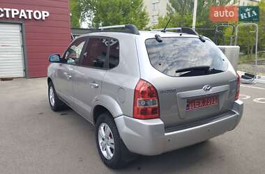 Внедорожник / Кроссовер Hyundai Tucson 2010 в 