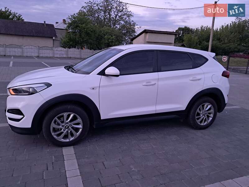 Позашляховик / Кросовер Hyundai Tucson 2016 в 