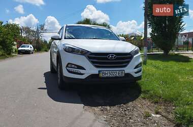 Внедорожник / Кроссовер Hyundai Tucson 2016 в 