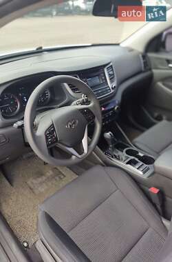 Внедорожник / Кроссовер Hyundai Tucson 2015 в 