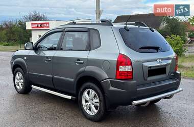 Внедорожник / Кроссовер Hyundai Tucson 2012 в 
