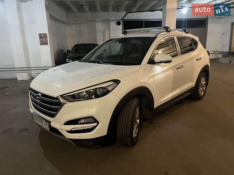 Внедорожник / Кроссовер Hyundai Tucson 2016 в 