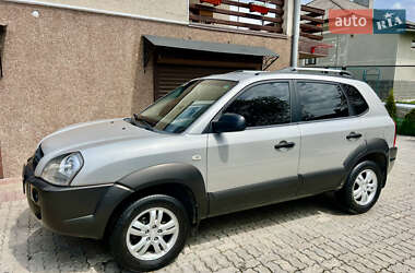 Внедорожник / Кроссовер Hyundai Tucson 2006 в 