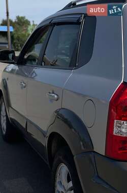 Внедорожник / Кроссовер Hyundai Tucson 2006 в 