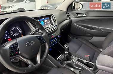 Внедорожник / Кроссовер Hyundai Tucson 2016 в 