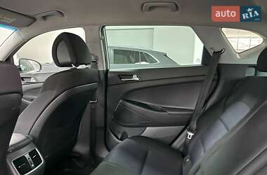 Внедорожник / Кроссовер Hyundai Tucson 2016 в 