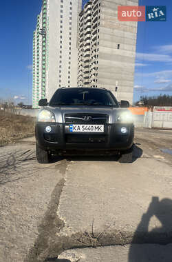Внедорожник / Кроссовер Hyundai Tucson 2011 в 