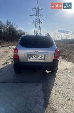Внедорожник / Кроссовер Hyundai Tucson 2011 в 