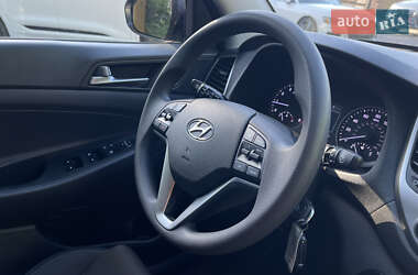 Внедорожник / Кроссовер Hyundai Tucson 2016 в 