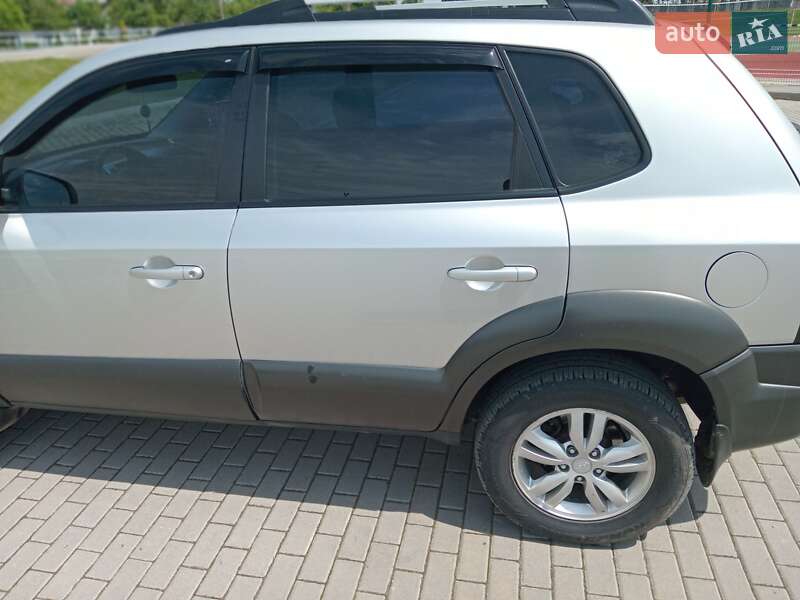 Внедорожник / Кроссовер Hyundai Tucson 2011 в Бучаче фото 4 Внедорожник / Кроссовер Hyundai Tucson 2011 в Бучаче