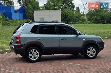 Внедорожник / Кроссовер Hyundai Tucson 2006 в 