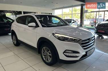 Внедорожник / Кроссовер Hyundai Tucson 2016 в 