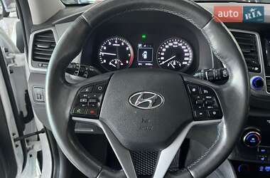 Внедорожник / Кроссовер Hyundai Tucson 2016 в 