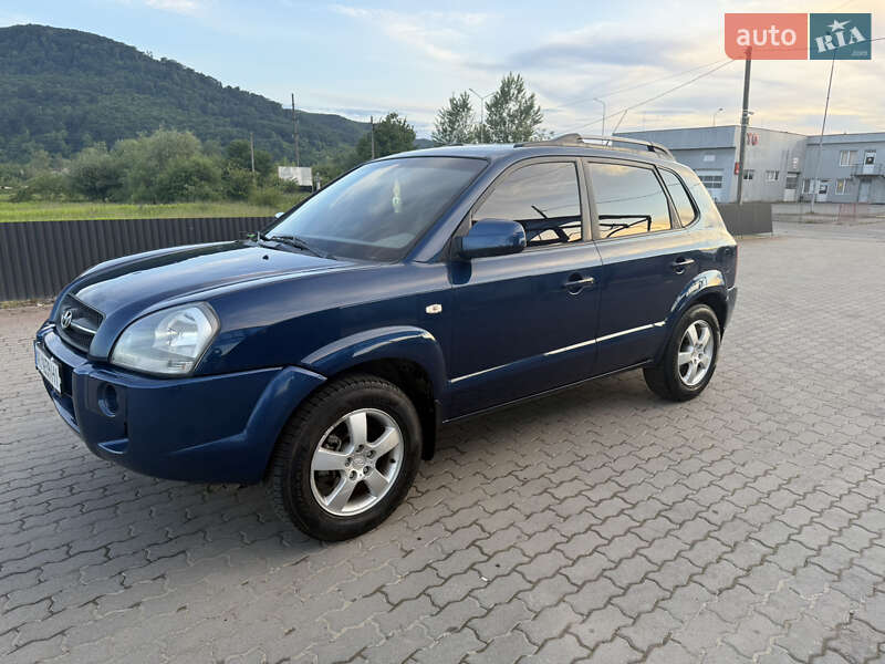 Внедорожник / Кроссовер Hyundai Tucson 2004 в 